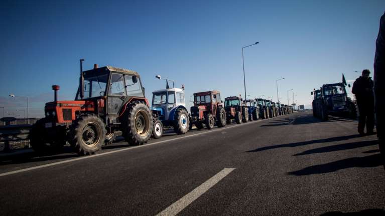 Θεσσαλία: Κλείνουν τον κόμβο Καρδίτσας στην Εθνική Οδό οι αγρότες