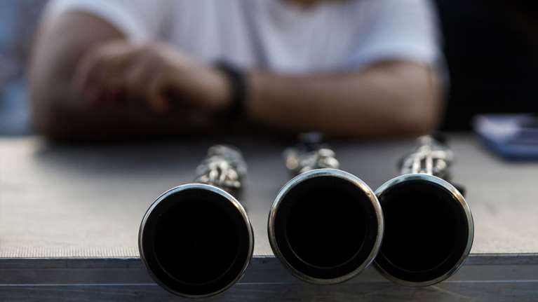 Αγρίνιο: Ένταλμα σύλληψης για γνωστό βιρτουόζο του κλαρίνου - &quot;Αρχηγός&quot; κυκλώματος που έκανε τηλεφωνικές απάτες