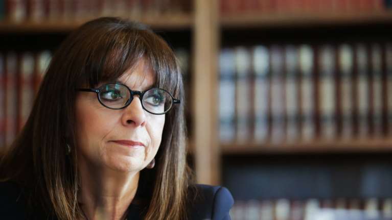 Συνάντηση Σακελλαροπούλου - Μπεκατώρου την Δευτέρα, μετά τις καταγγελίες για σεξουαλική κακοποίηση