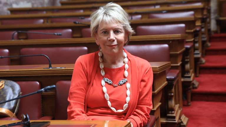 Οργή Έλενας Ακρίτα για άρθρο Λακόπουλου για τον Κασσελάκη: &quot;Θα πρέπει να τον επιστρέψουν στο κατάστημα&quot;