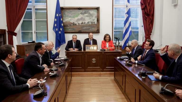 Γεραπετρίτης σε βουλευτές της ΝΔ: Διαφωνία για την απαγόρευση οικονομικής δραστηριότητας σε βραχονησίδες - Καρφιά για Κυπριακό