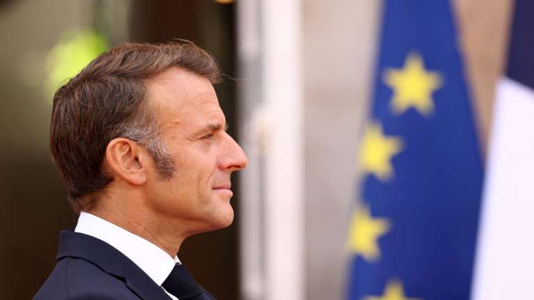 Politico: Ούτε η παραίτηση Μακρόν μπορεί να σώσει τη Γαλλία - Η μεγαλύτερη πολιτική αβεβαιότητα από τον Μάη του &#39;68