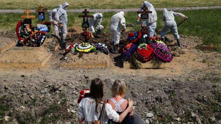 Στη "δίνη" του κορονοϊού ξανά Ευρώπη και ΗΠΑ - Ανησυχία από την αναζωπύρωση, χιλιάδες τα κρούσματα καθημερινά