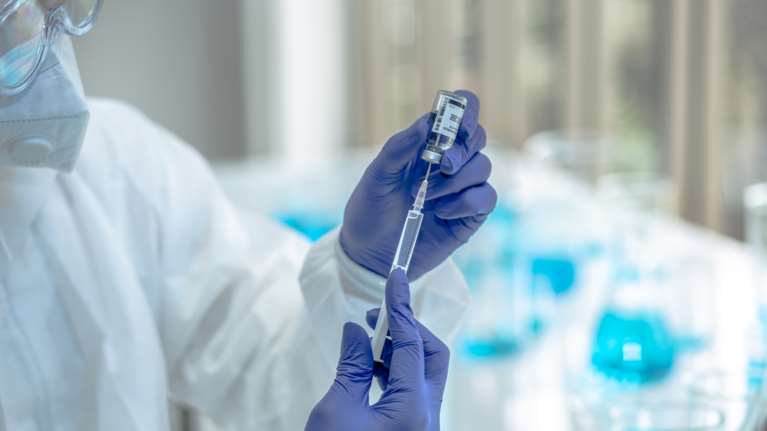 Πώς θα λειτουργεί το συνδυαστικό εμβόλιο mRNA για γρίπη και κορονοϊό - Ξεκίνησαν οι δοκιμές