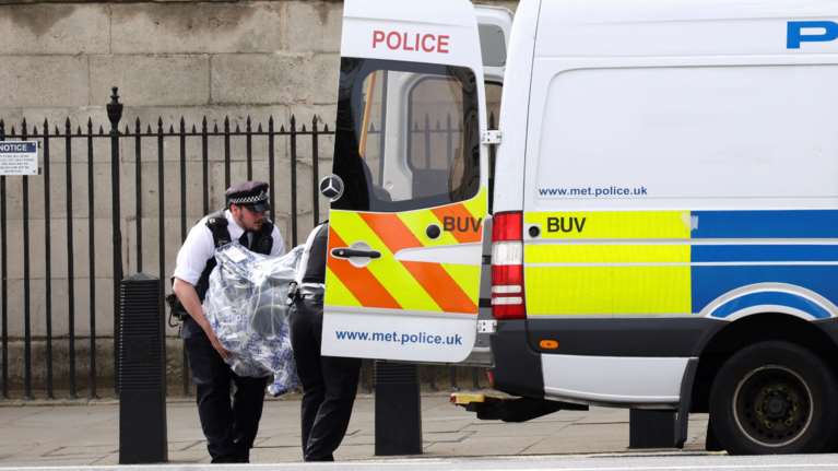Θρίλερ με τετραπλή δολοφονία στο Λονδίνο: Βρέθηκαν μαχαιρωμένοι 3 γυναίκες και ένας άνδρας  - Συνελήφθη ένας ύποπτος
