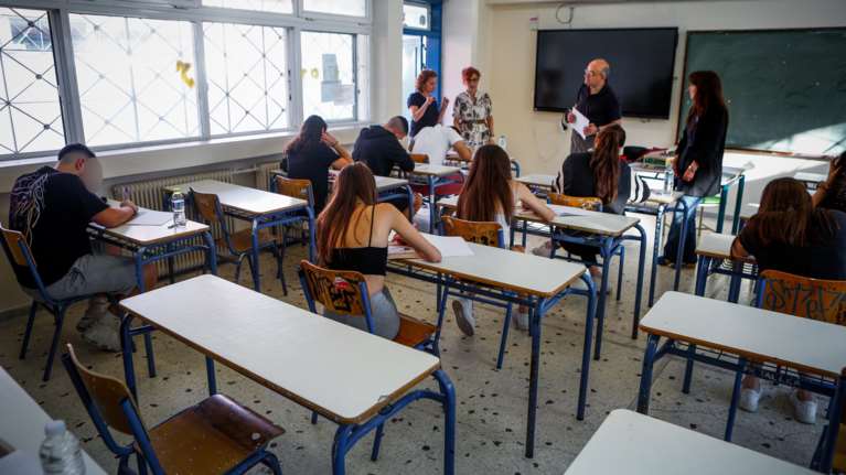 Πανελλήνιες 2024: Αυτά είναι τα θέματα και οι απαντήσεις στο μάθημα των αγγλικών