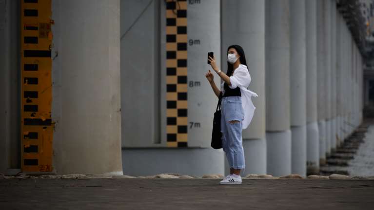 Ποιο ασθενές φύλο; Νέα έρευνα αποδεικνύει ότι οι γυναίκες είναι πιο ανθεκτικές και απέναντι στον κορονοίό