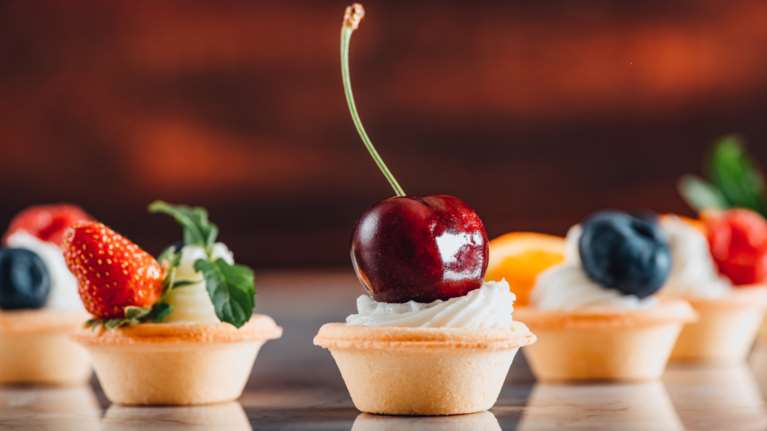 Εορτολόγιο: Όλα τα ονόματα που γιορτάζουν σήμερα, Δευτέρα 2 Μαΐου