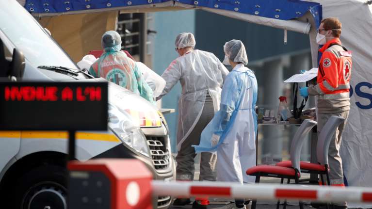 Κορονοϊός: Ο φόβος των Ελλήνων γιατρών - &quot;Να μην αποφασίζουμε ποιος θα ζήσει ή θα πεθάνει&quot;