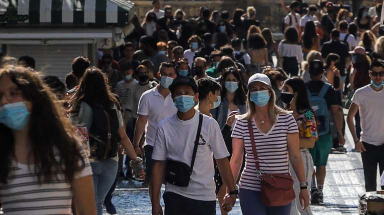 Κορονοϊός: Συναγερμός με 14 νέους και 1 παιδί σε ΜΕΘ - Τρεις θάνατοι στις ηλικίες 18 έως 39 την τελευταία εβδομάδα