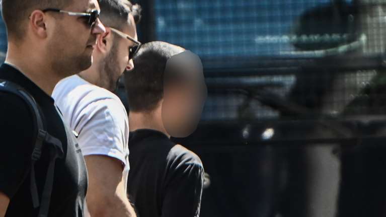 Σωκράτης Μάλαμας: Στον εισαγγελέα ο γιος του τραγουδιστή μετά το επεισόδιο με τον αστυνομικό [εικόνες - βίντεο]