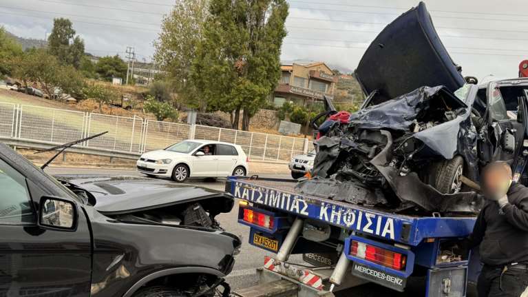 Θανατηφόρα τροχαία: Τρεις νεκροί σε καραμπόλα ΙΧ στα διόδια Αφιδνών - Νεκρός αναβάτης μηχανής στην Αθηνών-Κορίνθου