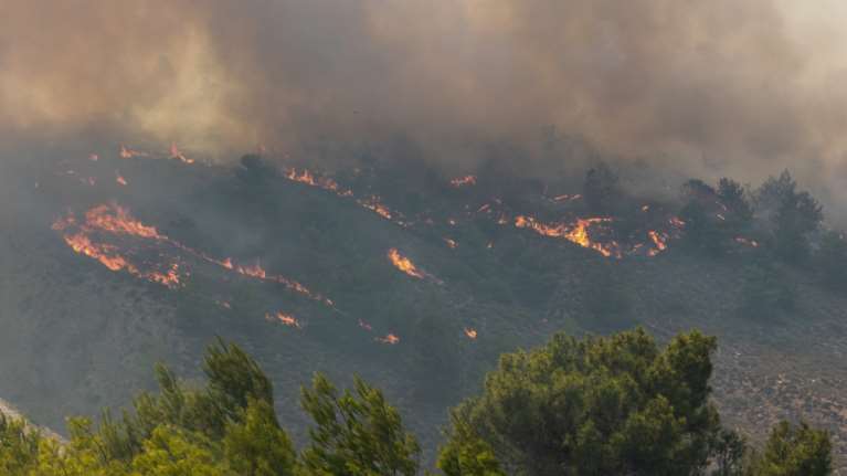 Σε κατάσταση έκτακτης ανάγκης κηρύχθηκε η Ρόδος λόγω των πυρκαγιών