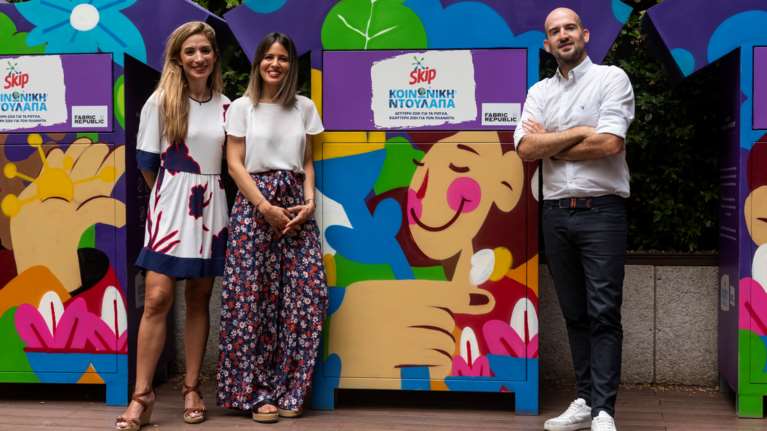 Η Κοινωνική Ντουλάπα Skip φροντίζει ώστε τα ρούχα που δεν χρειαζόμαστε δεν θα καταλήξουν στα σκουπίδια