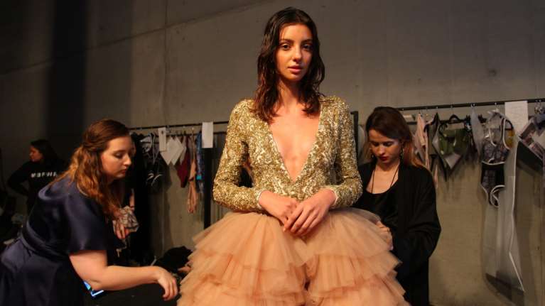 Θρήνος στο μόντελινγκ: Πέθανε η 27χρονη καλλονή Λούσι Μάρκοβιτς από σπάνια ασθένεια - Στις πασαρέλες με Armani και Versace