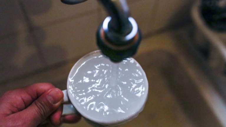 Πρέβεζα: Ακατάλληλο για κατανάλωση το νερό σε 18 κοινότητες της περιοχής - Για ποιες πρόκειται [βίντεο]