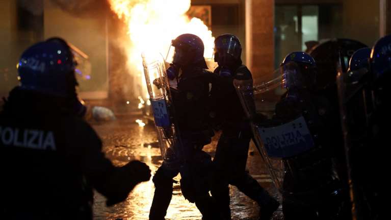 Ιταλία: Πολεμικό σκηνικό στην Μπολόνια για το παιχνίδι της Βίρτους με τη Μακάμπι Τελ Αβίβ [εικόνες, βίντεο]