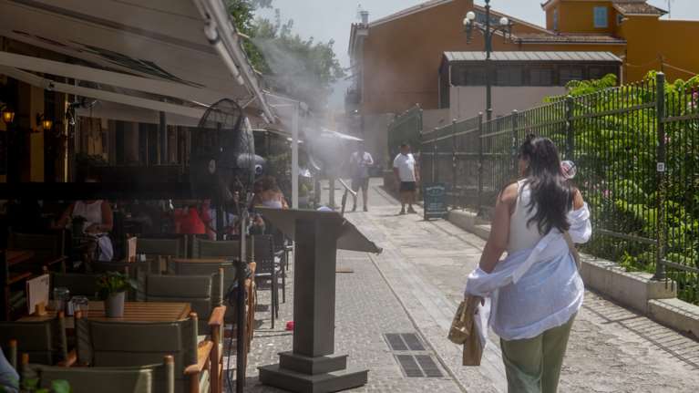 Κορονοϊός: Έξαρση του ιού τις τελευταίες δύο εβδομάδες – Το νέο στέλεχος μειώνει την ανοσία