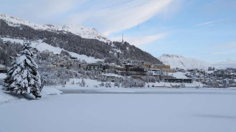 Πανικός στην Ελβετία: 200 Βρετανοί τουρίστες το έσκασαν από την καραντίνα σε χιονοδρομικό κέντρο