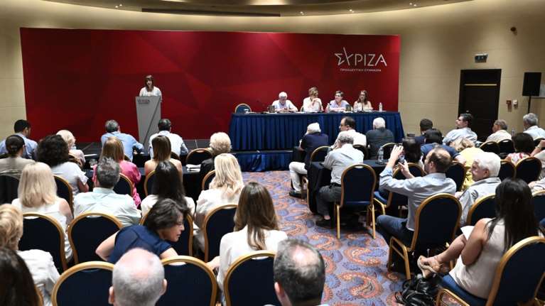 Παρασκήνιο στον ΣΥΡΙΖΑ: Σενάρια για υποψηφιότητες "έκπληξη" στην κούρσα διαδοχής - Στον αέρα το ντιμπέιτ