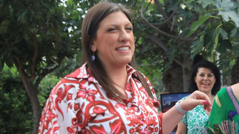 Αυτο-αποθεώνεται η Ζωή Κωνσταντοπούλου μετά την είσοδο στη Βουλή: Εγώ κάνω για 100 βουλευτές [βίντεο]