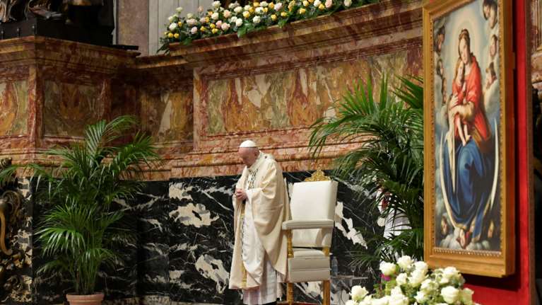 Σήμερα το Πάσχα των Καθολικών: Έρημη πόλη η Ρώμη – Άδειο το Ιερό της Λούρδης στη Γαλλία [εικόνες]