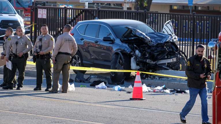 Σοκ στην Καλιφόρνια: Νεαρός παρέσυρε με το αυτοκίνητο 22 νεοσύλλεκτους αστυνομικούς