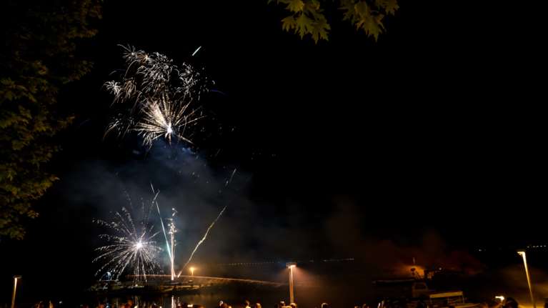 Ο &quot;πόλεμος&quot; των κροτίδων με σοβαρούς τραυματισμούς για ακόμα μια χρονιά: 10 άτομα έχασαν τα δάχτυλά τους