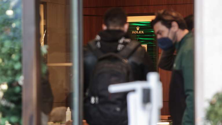Ληστεία στη Rolex: Εντοπίστηκε η μία μηχανή των δραστών - Σε πλήρη εξέλιξη οι έρευνες