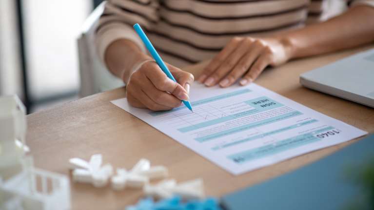 Πρόστιμα έως 500 ευρώ σε όσους δεν υποβάλουν φορολογική δήλωση μέχρι τις 26 Ιουλίου