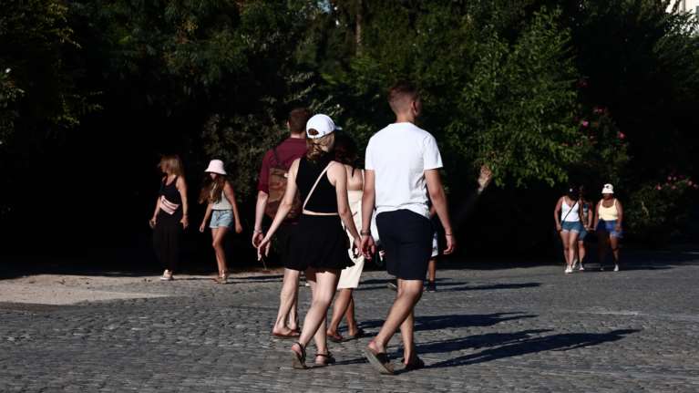 Καλοκαιρινός ο καιρός σήμερα με υψηλές θερμοκρασίες - Η πρόγνωση για το Σαββατοκύριακο