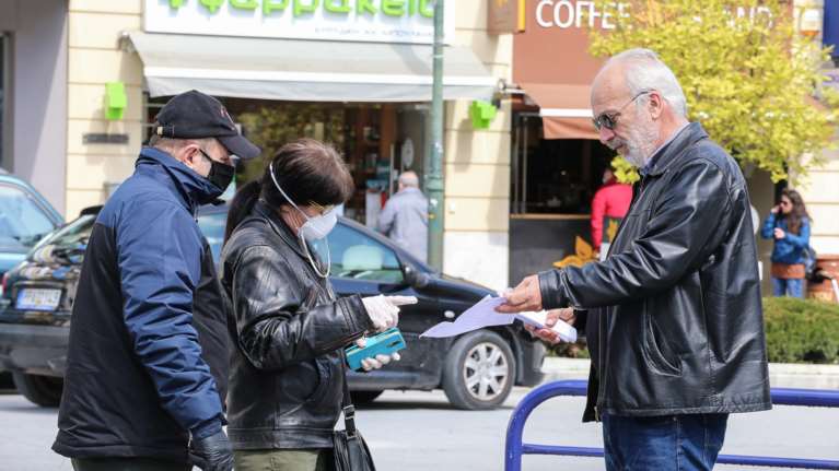 Απαγόρευση κυκλοφορίας: 389 παραβάσεις σήμερα σε όλη τη χώρα