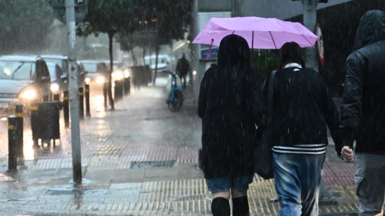 Επικίνδυνο κύμα κακοκαιρίας: Χτυπά την &quot;πόρτα&quot; και της Αττικής - Διυπουργική σύσκεψη για την αντιμετώπισή του