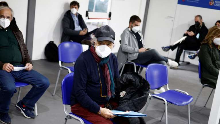 Πληροφορίες ότι έρχεται ο υποχρεωτικός εμβολιασμός για τους άνω των 50- Το δήλωσε ο Στέλιος Πέτσας