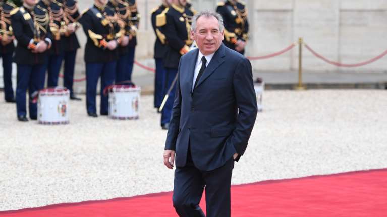 Ο Φρανσουά Μπαϊρού νέος πρωθυπουργός της Γαλλίας - Ποιος είναι ο 73χρονος κεντρώος πολιτικός και στενός σύμμαχος του Μακρόν