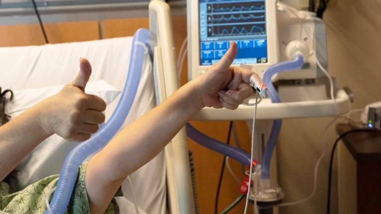 Nέα έρευνα για τον κορονοϊό: Δύο φάρμακα για την αρθρίτιδα μειώνουν τον κίνδυνο θανάτου και τον χρόνο παραμονής σε ΜΕΘ