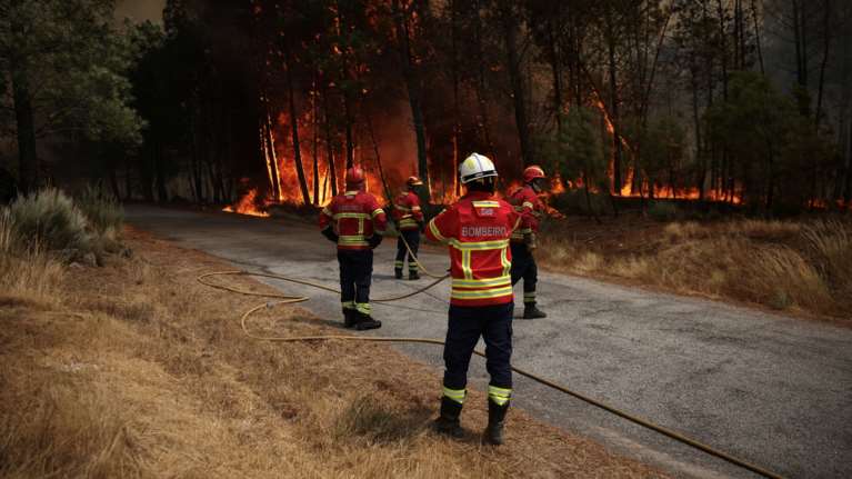 Πορτογαλία: Νεκρός πυροσβέστης σε πυρκαγιά στην περιοχή Σαμπουγκάλ