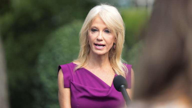 Κέλιαν Κόνγουεϊ: Εκτός Λευκού Οίκου η κορυφαία σύμβουλος του Τραμπ – Ο άντρας της τον αποκαλεί &quot;διανοητικώς ακατάλληλο&quot;