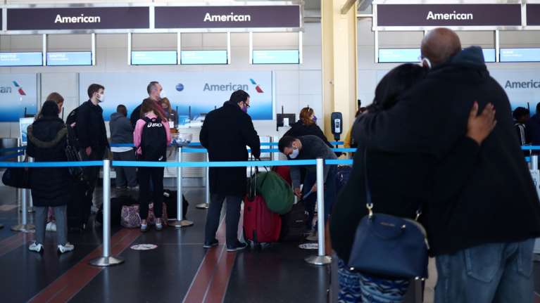 ΗΠΑ: Οι Αμερικανοί ταξιδεύουν για την Ημέρα των Ευχαριστιών- Τα κρούσματα σε αλματώδη αύξηση