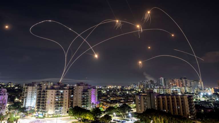 Πόλεμος στο Ισραήλ: Ο Παλαιστίνιος πρόεδρος καλεί τον ΟΗΕ να παρέμβει- Να πρυτανεύσει η λογική ζητούν Αίγυπτος-Σ.Αραβία