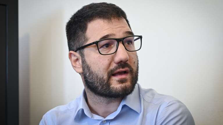 Ηλιόπουλος για την αύξηση του βασικού μισθού: &quot;Ο κ. Μητσοτάκης πανηγυρίζει ως καλός απατεώνας&quot;