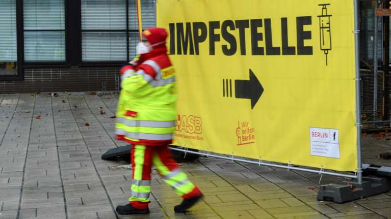 Ρεκόρ θανάτων λόγω κορονοϊού στη Γερμανία από τον Φεβρουάριο - Εκτιμήσεις για 6.000 νοσηλείες σε ΜΕΘ μέχρι τις γιορτές