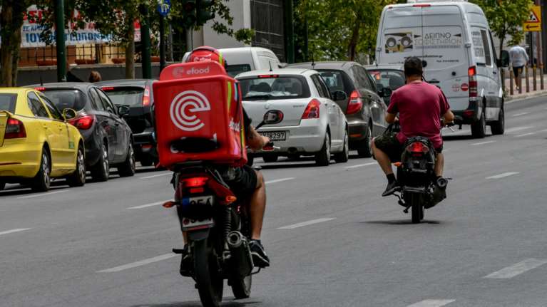 Χωρίς delivery 12:00 με 17:00 σήμερα λόγω καύσωνα: Τα μέτρα από το υπουργείο Εργασίας
