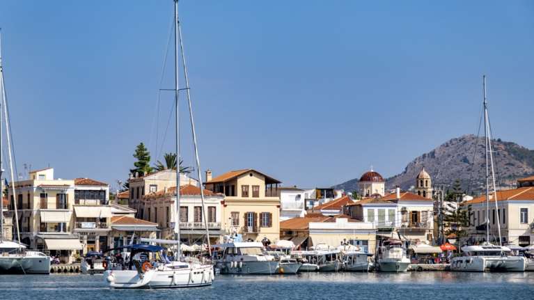 Αδιανόητο: Το ασθενοφόρο στην Αίγινα δεν έφθασε ποτέ στη γυναίκα που πνίγηκε, γιατί...όλοι οι οδηγοί ήταν σε άδεια