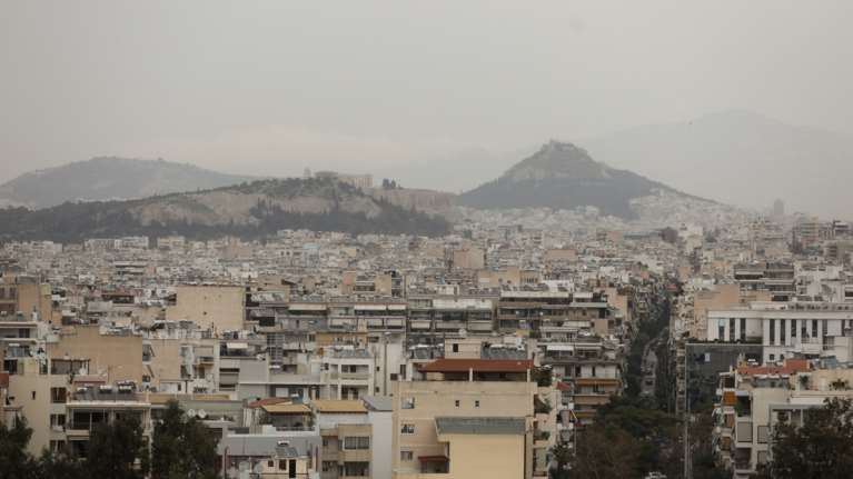 Καιρός: Βροχές, αφρικανική σκόνη και ζέστη σήμερα - Έως τους 26 βαθμούς η θερμοκρασία