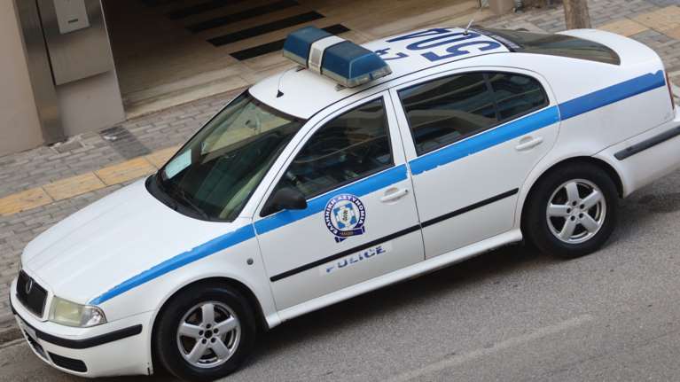 Καλάβρυτα: Θύμα ενδοοικογενειακής βίας μία 28χρονη μητέρα – Ο σύζυγός της πήγε να την κάψει με πυρακτωμένο σίδερο τζακιού