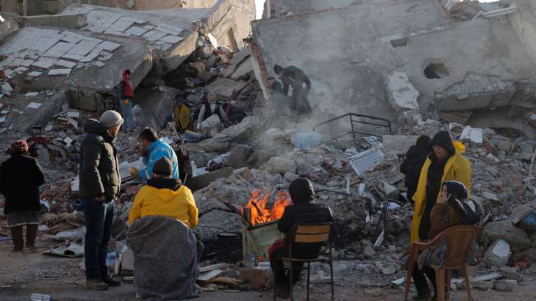 Πάνω από 11.200 οι νεκροί από τον σεισμό σε Τουρκία και Συρία: &quot;Πού είναι το κράτος; Πεθαίνουν παιδιά από το κρύο&quot;