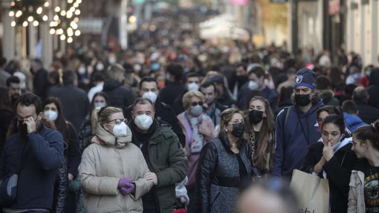Λίγοι εμβολιασμοί, νέο κύμα κορονοϊού και έρχεται και η γρίπη - Τι θα πουν οι ειδικοί το απόγευμα