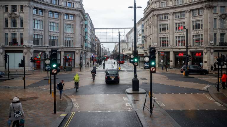 Brexit: Τι αλλάζει για τους Έλληνες εργαζόμενους και φοιτητές της Βρετανίας