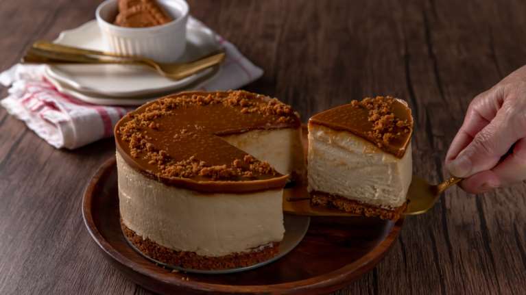 Δροσερό και κρεμώδες γλυκό με μπισκότα Lotus και άλλα 4 υλικά - Δεν χρειάζεται ψήσιμο